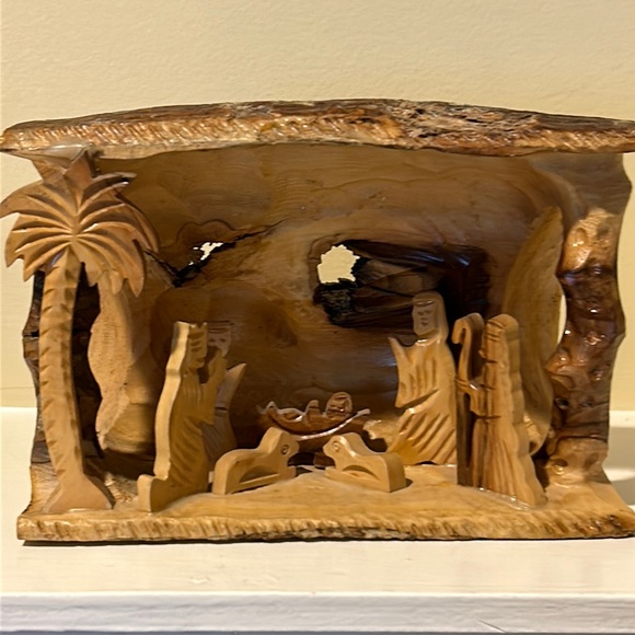Wood Carved Nativity.  Christmas Decor - Picture 10 of 16